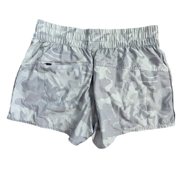 Vuori Dash Light Camo‎ Print Athletic Shorts Gray Size Medium - Picture 4 of 7